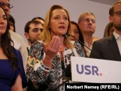 Elena Lasconi critică decizia luată de Curtea Constituțională.