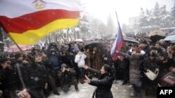 Прихильники Алли Джіоєвої на мітингу у Цхінвалі, 29 листопада 2011 року