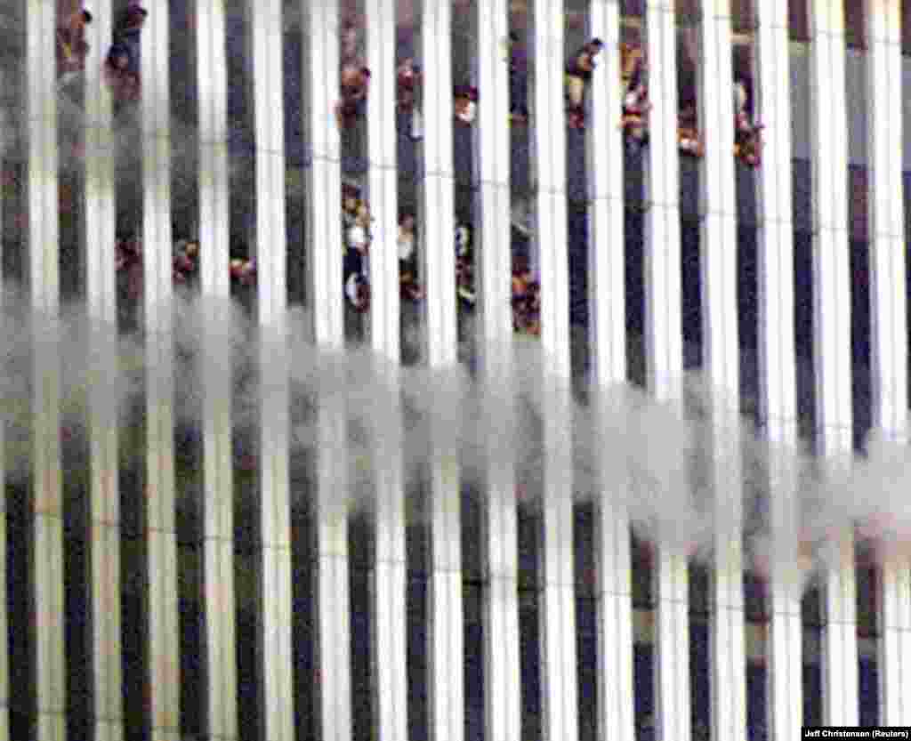 Oamenii care erau în Turnul de Nord al World Trade Center strigau disperați după ajutor.