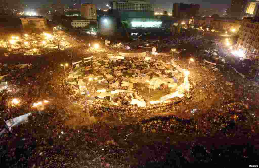 Egipat - Slavlje nakon objavljivanja vijesti da predsjednik Hosni Mubarak odlazi sa vlasti, Kairo, 11.02.2011.