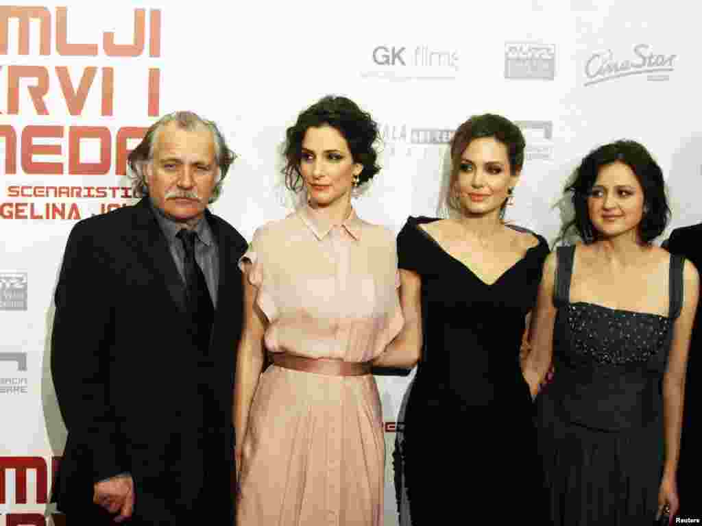 Rade Šerbedžija, Žana Marjanović, Angelina Jolie, Vanesa Glodžo na crvenom tepihu