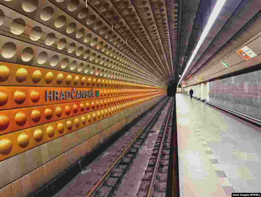 O stație de metrou din Praga văzută pe 5 decembrie. Mai multe țări europene, inclusiv Germania, vecina Cehiei, fac pregătiri active pentru a-și adăposti populația la nevoie, în contextul a ceea ce se numește „înrăutățirea situației de amenințare internațională”. 
