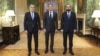Secretarul de stat american Antony Blinken (centru), ministrul de externe armean Ararat Mirzoyan (dreapta) și ministrul de externe azer Ceyhun Bayramov (foto de arhivă).