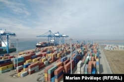 Containere de transport în portul Cosntanța