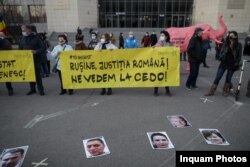 Protest organizat in fata Tribunalului Bucuresti fata de decizia instantei de a nu redeschide dosarul "10 August" in Bucuresti, 3 martie 2021. Inquam Photos / Octav Ganea