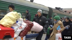Муҳожирларга кўра¸ Москва вокзалларидаги "ов" келгинди меҳнат муҳожирлари пулини талашдан ўзга нарса эмас.