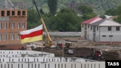 С 2012 года Генпрокуратура Южной Осетии возбудила десятки уголовных дел по фактам злоупотреблений российскими организациями в ходе восстановительных работ. Впоследствии они были направлены в Генпрокуратуру РФ, впрочем, их дальнейшая судьба неизвестна