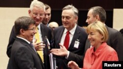Zlatko Lagumdžija u Briselu sa Karlom Biltom, Vesnom Pusić i Ahmetom Dautogluom