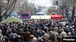 «Հայրենիքի փրկության շարժումը» հանրահավաք է անցկացնում Դեմիրճյան փողոցում, արխիվ