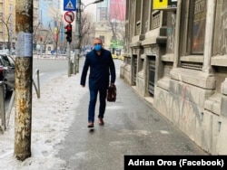 Adrian Oros deține un BMW din 2009 și a luat în leasing o Skoda din 2018.
