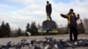 Ленина в Краматорске не снесли, но раскрасили