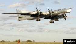 Un bombardier rusesc TU-95 fotografiat în 2008. Mai multe aeronave au fost distruse în timpul atacurilor cu drone din 1 iunie.