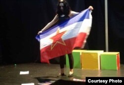 Сцена од претставата „Неизговорени гласови“