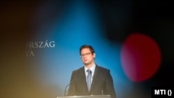 Gulyás Gergely Miniszterelnökséget vezető miniszter a Miniszterelnöki Kabinetiroda sajtótermében 2020. október 22-én