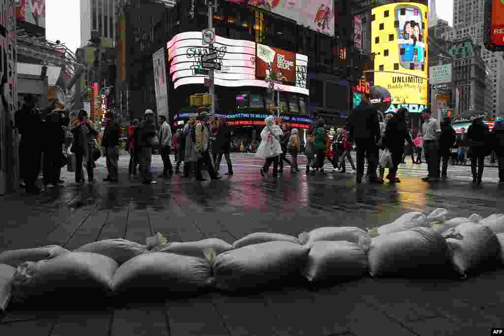 Vreće sa pijeskom na Times Squaru, foto: AFP/Spencer Platt