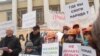 Нынче ученики могут приехать в школу разве что помитинговать