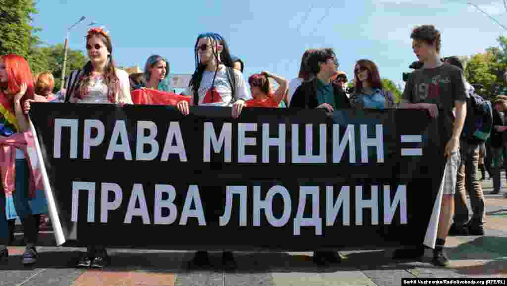 "Права меньшинств - права людей!". В "Марше равенства" участвовали самые разные киевляне, не только представители ЛГБТ-сообщества.