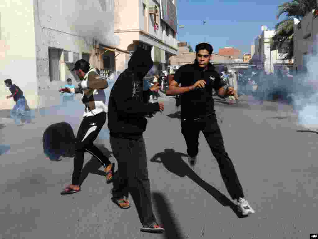 Bahrein - Protesti kojima se traže veće političke slobode, Diraz, 14.02.2011. Foto: AFP