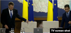 Klaus Iohannis a prezidat ședința de Guvern în care Executivul a vrut să adopte o ordonanță privind grațierea. În cele din urmă, Guvernul a adoptat celebra Ordonanță 13, pe care a retras-o după mișcările de stradă.
