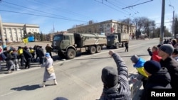 Під час акції в центрі Херсона проти російської окупації, 20 березня 2022 року