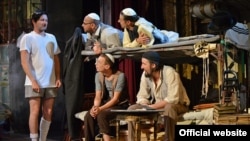 Scenă din piesa „Mein Kampf”, de George Tabori, pusă în scenă de Alexandru Dabija la Teatrul Național din Cluj