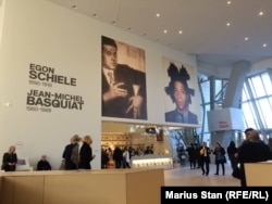 Expoziția dedicată lui Egon Schiele și Jean-Michel Basquiat