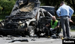 Experți la locul exploziei care l-a ucis azi pe Maksim Șapoval, șef in serviciile secrete, Kiev, 27 iunie, 2017