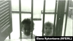 Даша и Амин вечно торчали в окошке
