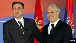 Serbia/Montenegro - Serbia's President Boris Tadic shakes hands with his Montenegrin counterpart Filip Vujanovic (L), prior a meeting in Belgrade, 30May2006