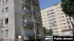 Когда смотришь на изуродованный Цхинвал, невольно задаешься вопросом: быть может, изнуренные лихолетьем люди стали безучастными к тому, что творят с их городом заезжие строители?