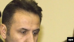 Od zvaničnika Ljajićev potez komentarisao je za sada jedino šef diplomatije Vuk Jeremić. Nazvao ga je principijelnim i moralnim gestom.