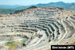 Peisaj din zona Roșia Montana, o regiune bogată în resurse naturale a cărei exploatare ar altera grav mediul, spun specialiștii.