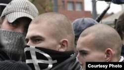 Скинхеды всегда могут быть уверены в том, что их шествие в День народного единства будет разрешено властями