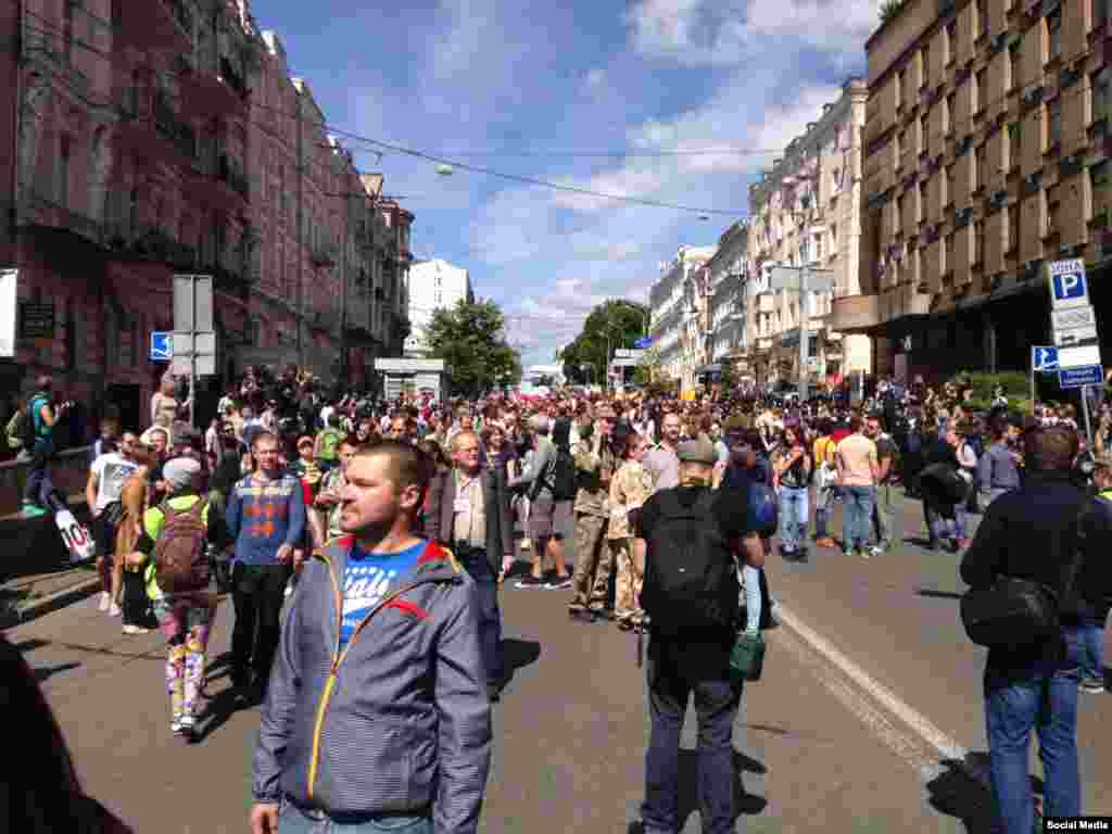 В общей сложности "Марш равенства - 2016" продолжался около получаса.
