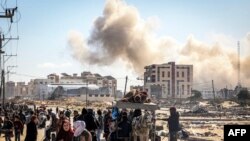 Raseljeni Palestinci bježe iz Khan Yunisa u južnom Pojasu Gaze 30. januara 2024., usred tekućeg sukoba između Izraela i palestinske militantne skupine Hamas.