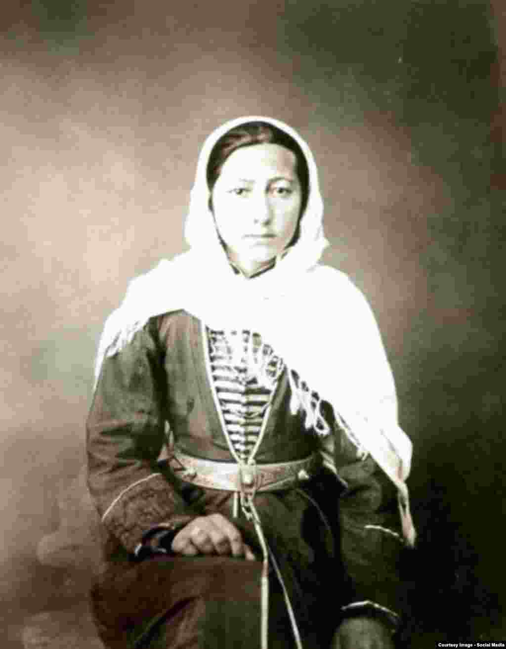 Нохчийн зуда, кечлуш тIейухучу духарехь. Фотограф Никитин Д.А. 1870 шераша.