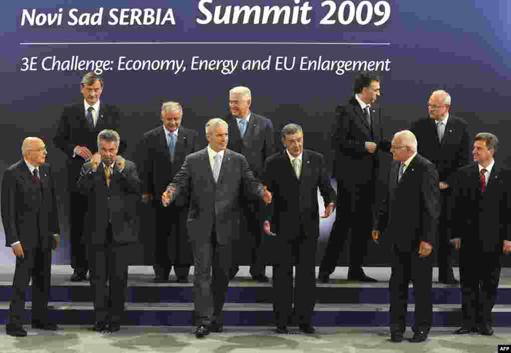 Srbija - Lideri u Novom Sadu - Vodje zemalja centralne i istočne Evrope razgovarali su u Novom Sadu o ekonomiji i energiji.