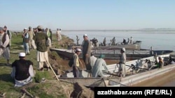 Ethnic Turkmen by the Amu-Darya River in Qarqeen district of Afghanistan's Jowzjan Province (file photo)