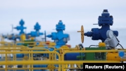Cele mai importante afacerile ruseşti din România se concentrează pe rafinarea şi comercializarea ţiţeiului şi a gazelor naturale.