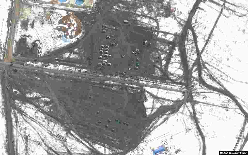 Zonă din Soloti, după plecarea unui grup de luptă. Sunt observabile urmele lăsate în zăpadă de vehiculele care au părăsit această zonă. 