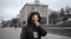 Киев, Украина - жена се моли за мир