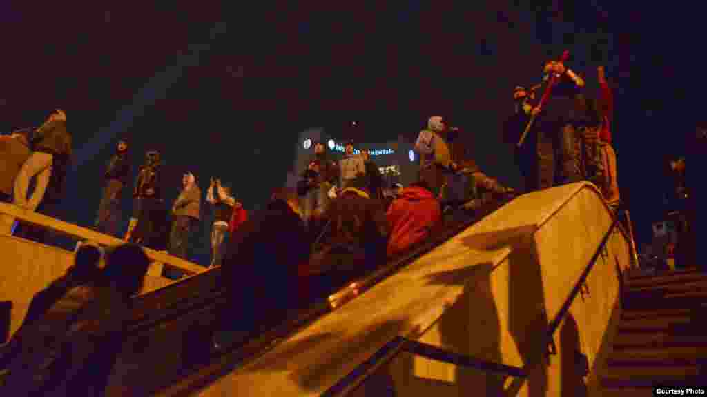 Учасники акцій вимагають відновити пільгові соціальні виплати, не підвищувати податки, ліквідувати корупцію.