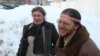 Гэнік Лойка з жонкай Аленай пасьля выхаду з турмы на вул. Акрэсьціна