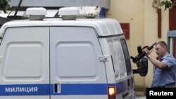 Аксар ўзбек муҳожирлари¸ ҳужжатлари рисоладагидай бўлса ҳам¸ милицияни кўрганда оëғи қалтирайдиган бўлиб қолган¸ дейди Россиядаги ҳуқуқ фаолларидан бири Баҳром Ҳамроев.