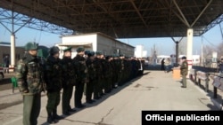 Контрольно-пропускной пункт «Достук» на государственных границах Узбекистана и Кыргызстана. 19 января 2016 года.
