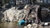 Централизованное водоснабжение к селу Хантагы подводят, строительство водопровода еще не завершено. Сельчане используют арычную воду.