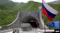 Как случилось, что вдруг проявилось участие в судьбе южных осетин от Каспия до Черного моря, на земле, в общем-то, попривыкшей к войне и человеческой крови?
