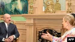 Аляксандар Лукашэнка на сустрэчы з камісарам у вонкавых стасунках Эўразьвязу, Бэнітай Фэрэра-Вальднэр у 2009 годзе