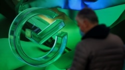 Logo Sberbanke u jednoj od poslovnica u Moskvi