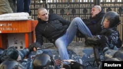 Задержание Сергея Удальцова после демонстрации 10 марта